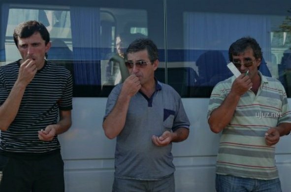 Qələbəni "Romantik şəkildə qeyd edənlər" i  qınayanları və dəstək olanları aşağıdakı kimi izləyirəm