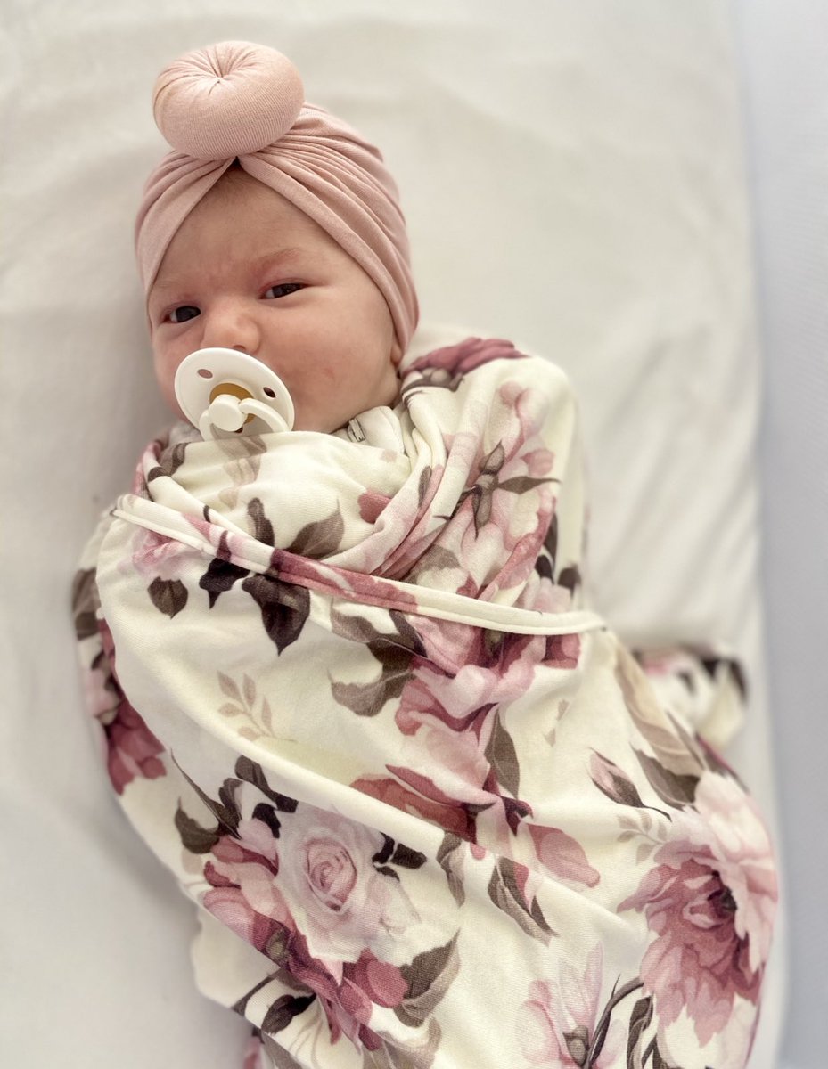 Enjoying maternity leave with this little girl. 🥰💖 See you in the new year, Twitter! 👋🏻