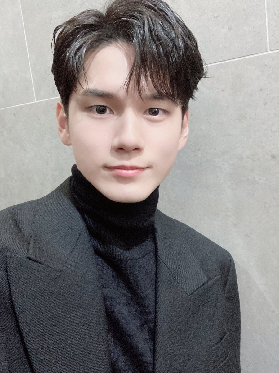 ✨ 201111 인생은 아름다워 제작보고회 #옹성우 ✨

영화 <인생은 아름다워>에서
누구나 꿈꾸는 만인의 첫사랑💝 '정우' 역으로
순수하고 풋풋한 청춘의 매력을 선보일 옹성우❗
오는 12월, 생애 가장 빛나는 순간으로 옹성우와 함께 떠나요✨

#ONGSEONGWU