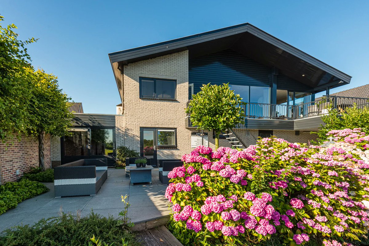 𝗧𝗲 𝗸𝗼𝗼𝗽: 𝗞𝗲𝗿𝗸𝘃𝗮𝗮𝗿𝘁 𝟭𝟴 - 𝗠𝗶𝗷𝗱𝗿𝗲𝗰𝗵𝘁

Vraagprijs € 924.500,- k.k.

Sfeervol en ruim vrijstaand familiehuis

☎️ 0297- 212 987
📧 info@vidamakelaars.nl

vidamakelaars.nl/aanbod/woninga…

#tekoop #mijdrecht