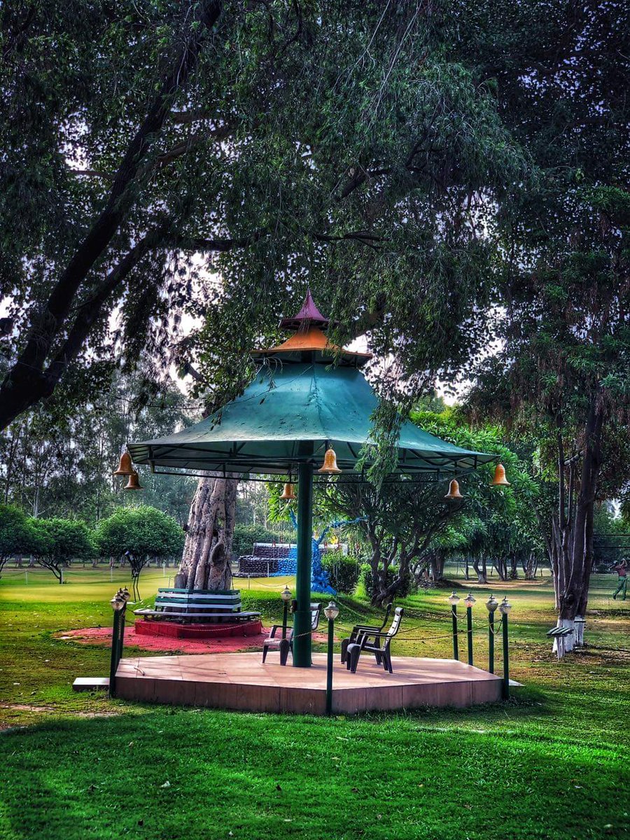 StudioDharma1's tweet photo. The first golf course in Meerut was laid on Mawana road in the area opposite present-day Defence Colony during the British regime

@Meerutnews24
@DmMeerut
@MP_Meerut

#streetphotography #studiodharma #exploringmeerut
#golfcource #armygolfcourcemeerut https://t.co/mni5ydtQfU