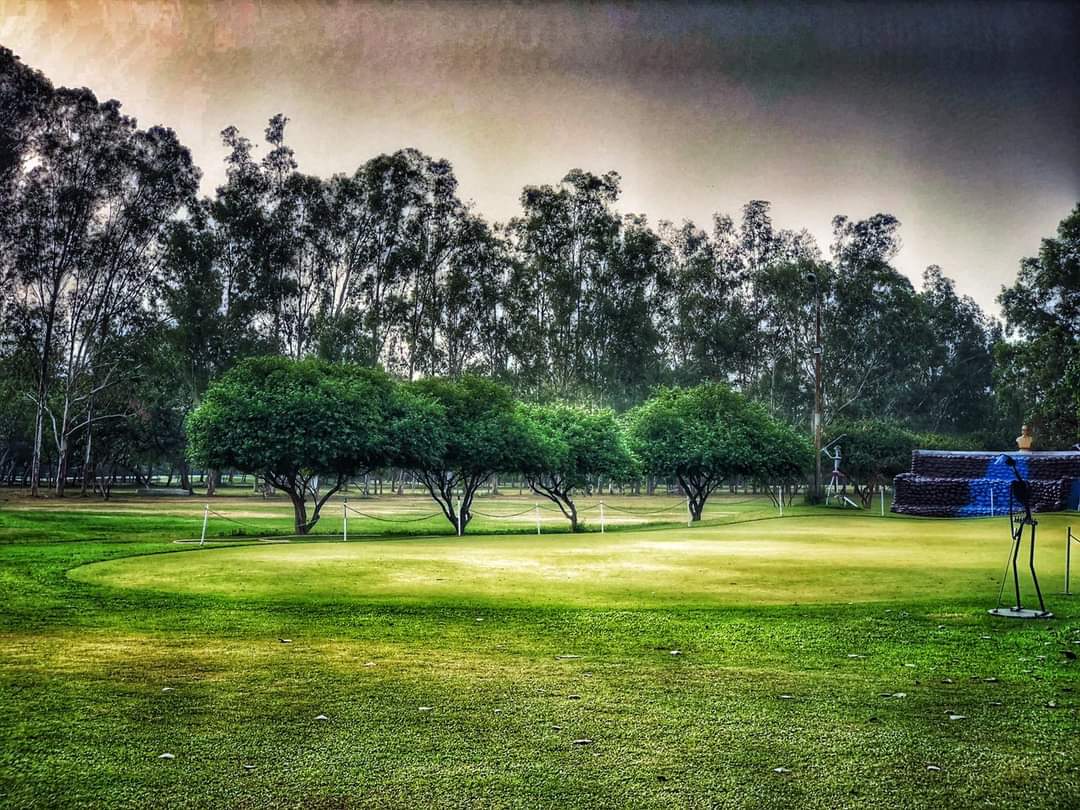 StudioDharma1's tweet photo. The first golf course in Meerut was laid on Mawana road in the area opposite present-day Defence Colony during the British regime

@Meerutnews24
@DmMeerut
@MP_Meerut

#streetphotography #studiodharma #exploringmeerut
#golfcource #armygolfcourcemeerut https://t.co/mni5ydtQfU