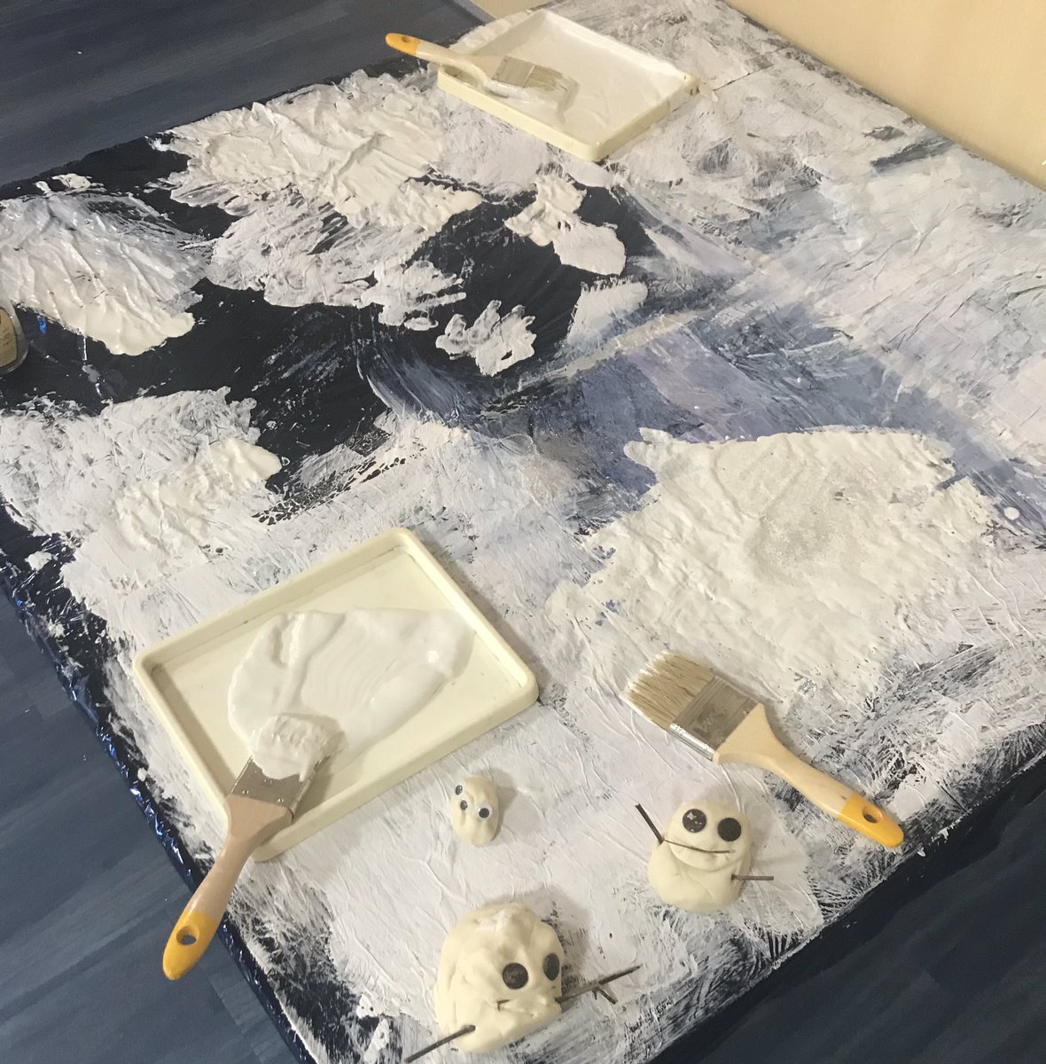 IshhkH's tweet photo. Teaching the 2-3yr old class today. Love how the learning follows their interests. Snow and ice and winter ( in Vietnam) #joy #voice #eyrocks #ishcmcib https://t.co/xfR9RDbJYF