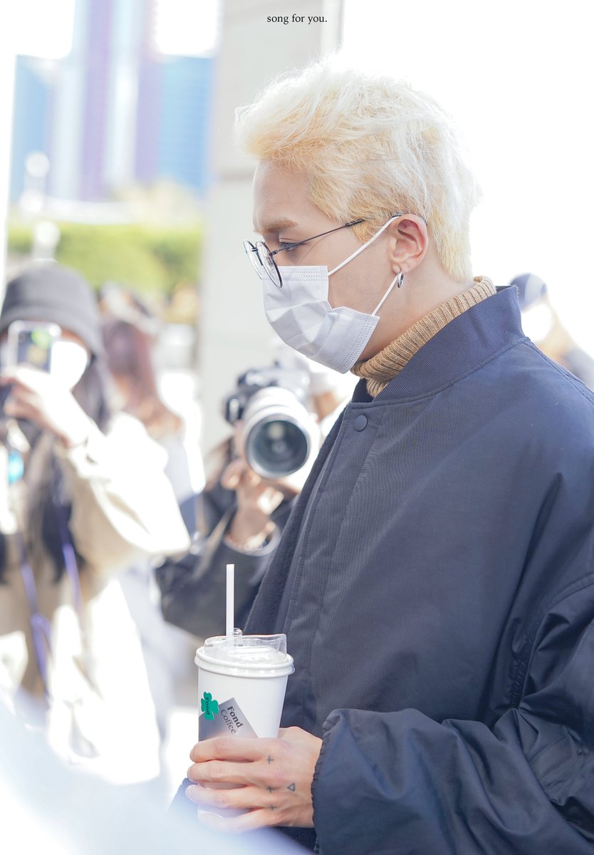 songforyoumino's tweet photo. 201111 정은지의 가요광장 출근 HQ
미노의 금발 = 저의 죽음╥﹏╥
#송민호 #미노 #도망가 #MINO #WINNER #TAKE https://t.co/L3qRJKHM2y