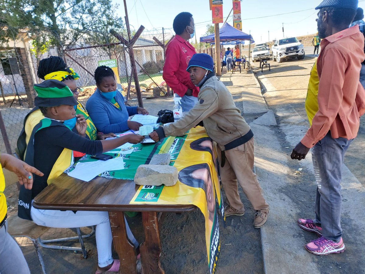 AncNcape's tweet photo. ANC Volunteers in Ward 4, Vic Tuku branch in Phillipstown are verifying voters details on the voters roll.
#VoteANC
#DoNotForgetYourMask https://t.co/mYswITjOsY