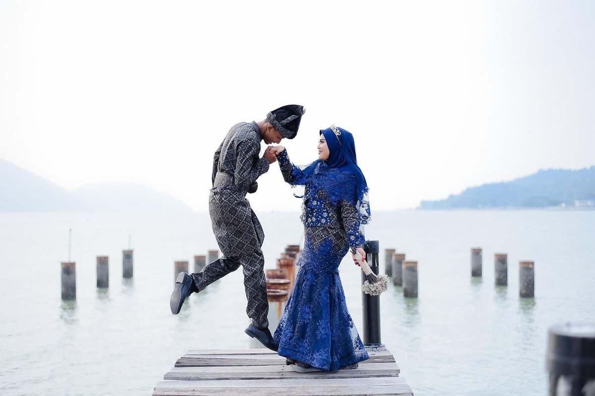 Wuz_K's tweet photo. Nak cari photographer utk gmbr kahwin sanding nikah pun can also. Memang berbaloi. Can follow his IG and Facebook https://t.co/V7GJgXjmW9