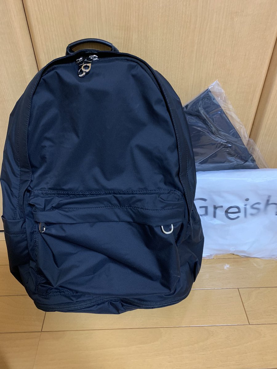 N0z0 開けてなかった多機能マザーズリュックに詰め込み中 多機能って書いて通り収納が多いし底に抱っこ紐入る隠しポケットあったりオムツ替えシートも付属されてて至れり尽くせり ちなみに旦那さんから誕生日プレゼントで貰いました Greish マザーズ