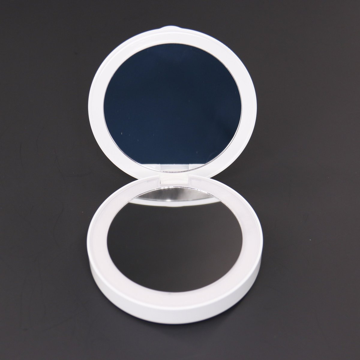 seeyourpretty's tweet photo. White Color LED Makeup Vanity Mirror Magnifying Mirror Table Destop Makeup
#mirror #foldawaymirror #ledmakeupmirror #vanitymirrormurah #makeupmirror
#christmaslights #portablemirror #ledmakeupmirror #makeuproom makeuplover #mundocosmeticsmirror
#homedesignidea #makeup #cosmetics https://t.co/CQXq2WXcVT