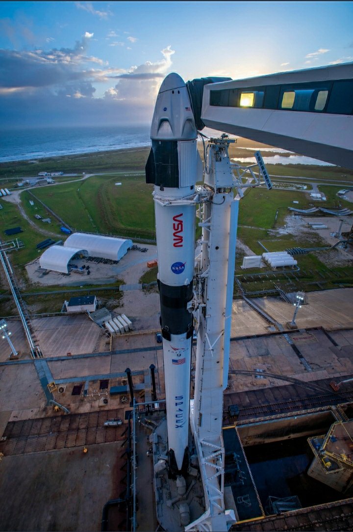 MazedSpace's tweet photo. It is standing upright and ready to get launched on Nov 14 (6:19:50 am).

#spacex #crew1 #ElonMusk #NASA #ISRO #spacemazed https://t.co/mhAh8jcdoi