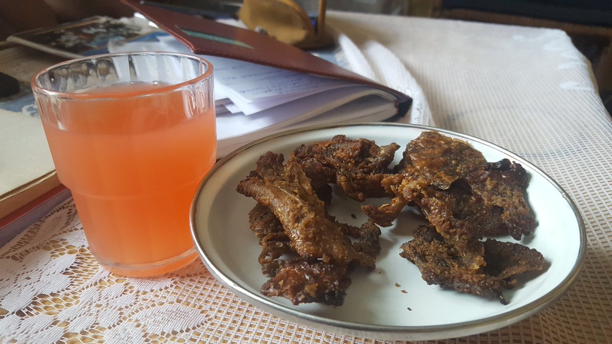 KilichiA's tweet photo. Qui n'a pas encore goûté cette richesse culturelle @KilichiA ? 😋
Et que dois-je faire pour que vous le fassiez?
Dites le moi , mon whatsapp est ouvert 657076647 😉
#KILICHI #MadeInCameroun #MIC237 #Apperitif #Culture237 https://t.co/Ujjm3X8715