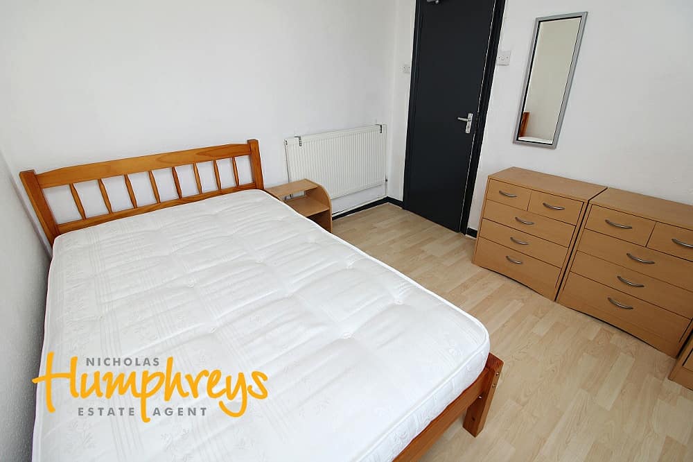 NHPortswood's tweet photo. 🏡Property of the Day🏡

Langhorn Road, SO16
+ 5 Bedroom #House
+ £90PPPW🤑
+ 1 minute walk to local highstreet
+ #Driveway😍
+ Highfield Area
+ Fully Furnished, Bills Inclusive Option Available!💰
+ Perfect for @unisouthampton #Students https://t.co/nbyTjGVSQF