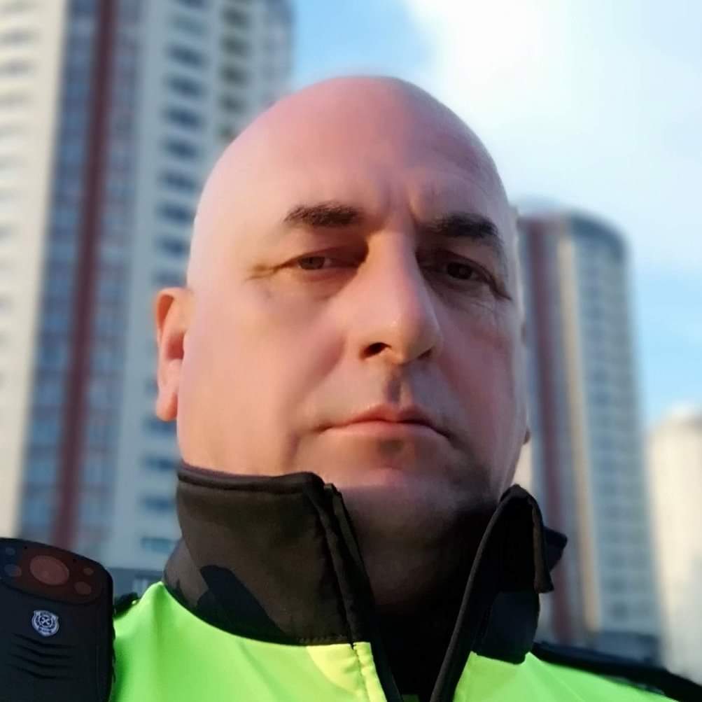 asayisteror's tweet photo. Salgından en çok etkilenen kesimden biri de hiç şüphesiz polisler. Trafik personeli İsmail Demirhan Covid-19 sebepli vefat etti. Mekanı Cennet olsun https://t.co/2xWRUFu6CE
