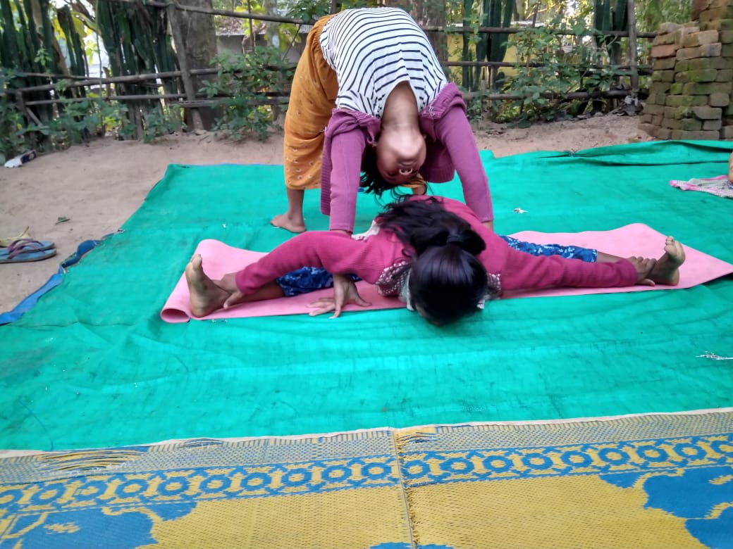 BstMeghalaya's tweet photo. Today's morning yoga class at tikrikilla West garo hills Meghalaya Yog shikshak Megha Das..
#yogrishiramdev
#yogawithramdev
#patanjali
#swamitirthdev https://t.co/2ZjoZBZSHB