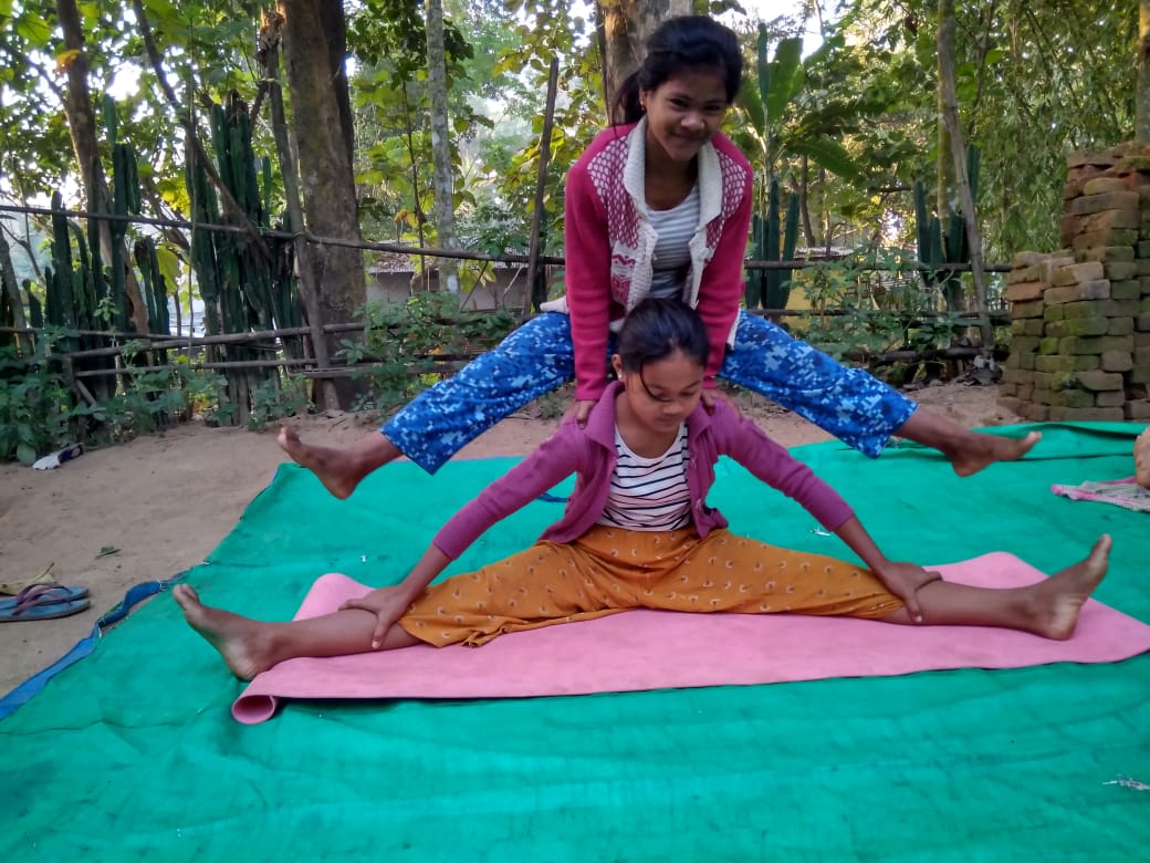 BstMeghalaya's tweet photo. Today's morning yoga class at tikrikilla West garo hills Meghalaya Yog shikshak Megha Das..
#yogrishiramdev
#yogawithramdev
#patanjali
#swamitirthdev https://t.co/2ZjoZBZSHB