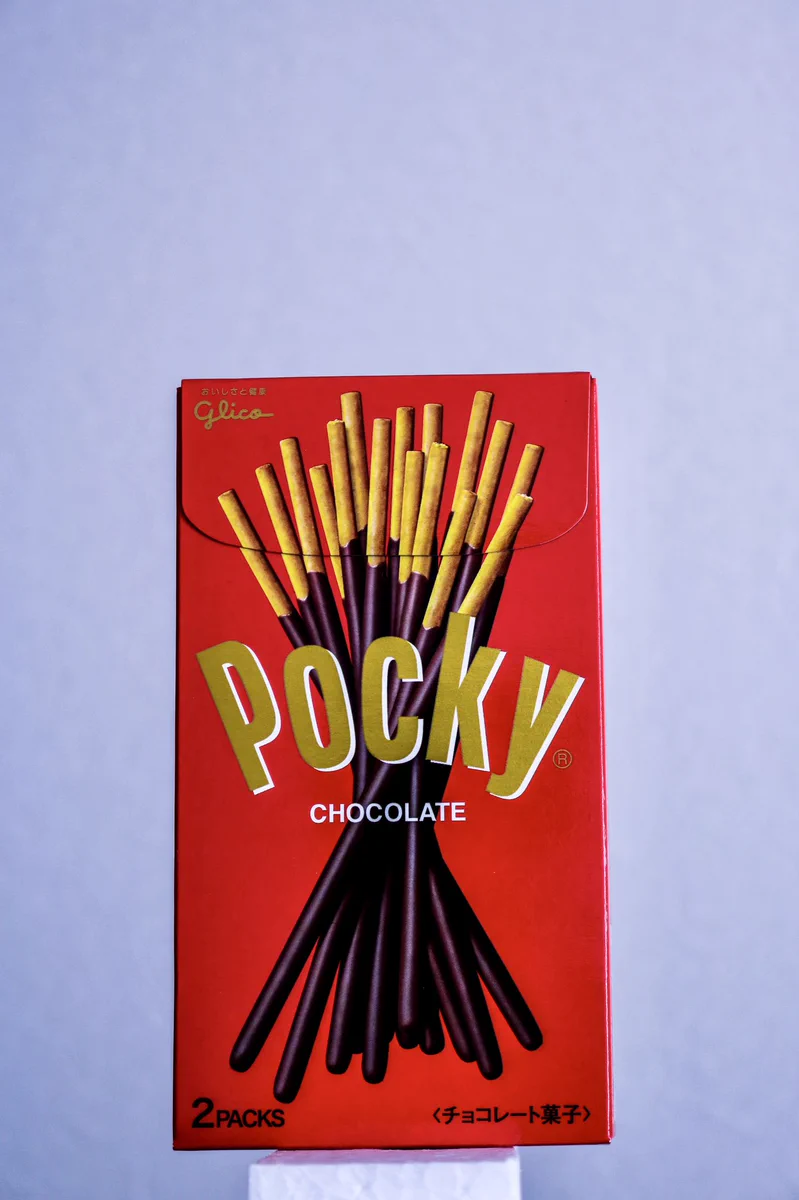 「ポッキーの箱でダイナミックな作品」お菓子の箱を上手く活かした作品