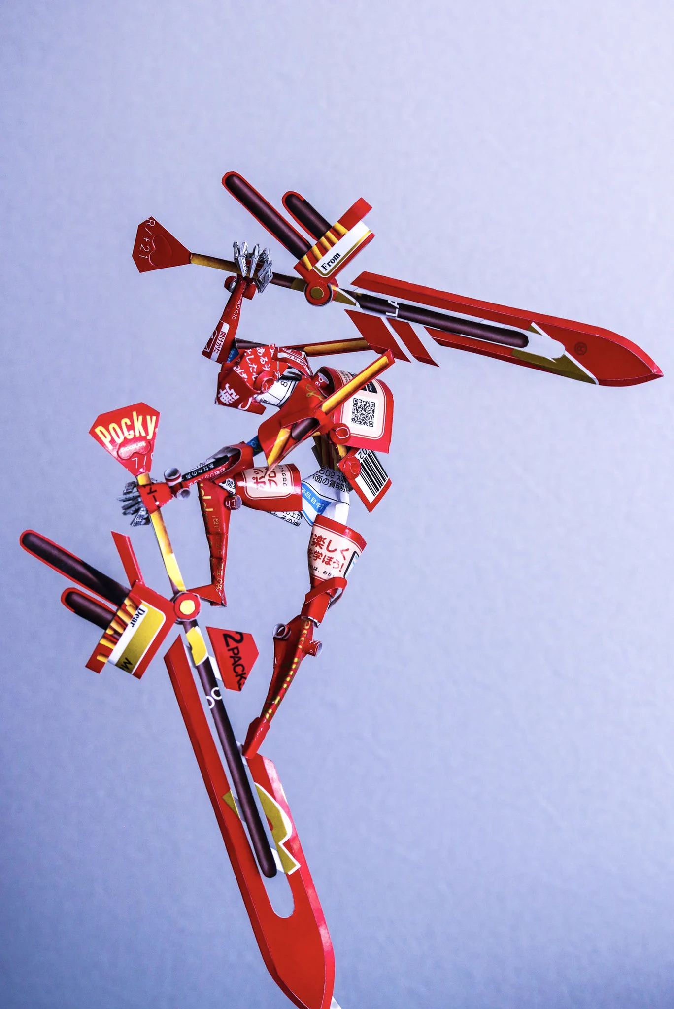 「ポッキーの箱でダイナミックな作品」お菓子の箱を上手く活かした作品