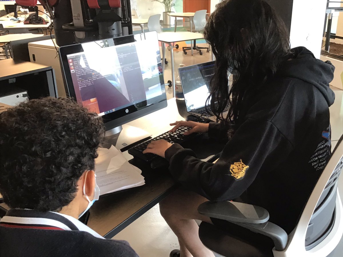 HighSchoolDAA's tweet photo. Ai Students get hands on experience with #Baxter configuring and maneuvering the arms to carry out an action. #Discover #Explore #daainnovate #DAAHSHighQualityLearning https://t.co/ELrcqMQGDM
