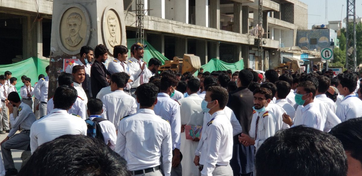 AsadBaloch392's tweet photo. #StandWithMeranBaloch
Students of BRC #Turbat on roads to #SaveBRCs
#Protesting against Suspension orders of lecturers.
#Protest against incompetent Principal 
@jam_kamal @Senator_Baloch @sakhtarmengal @ImranKhanPTI @ZahoorBuledi @Xadeejournalist @FazeelAsgharDMG @SardarRindPTI https://t.co/So0eaas468