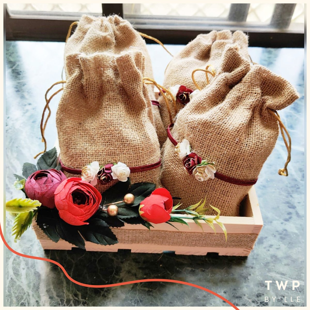 Wrapped with love
Tied with care
Sealed with wishes
And happiness to share...
This Diwali, surprise your loved ones with beautiful gift hampers that will surely light a smile on their face.
