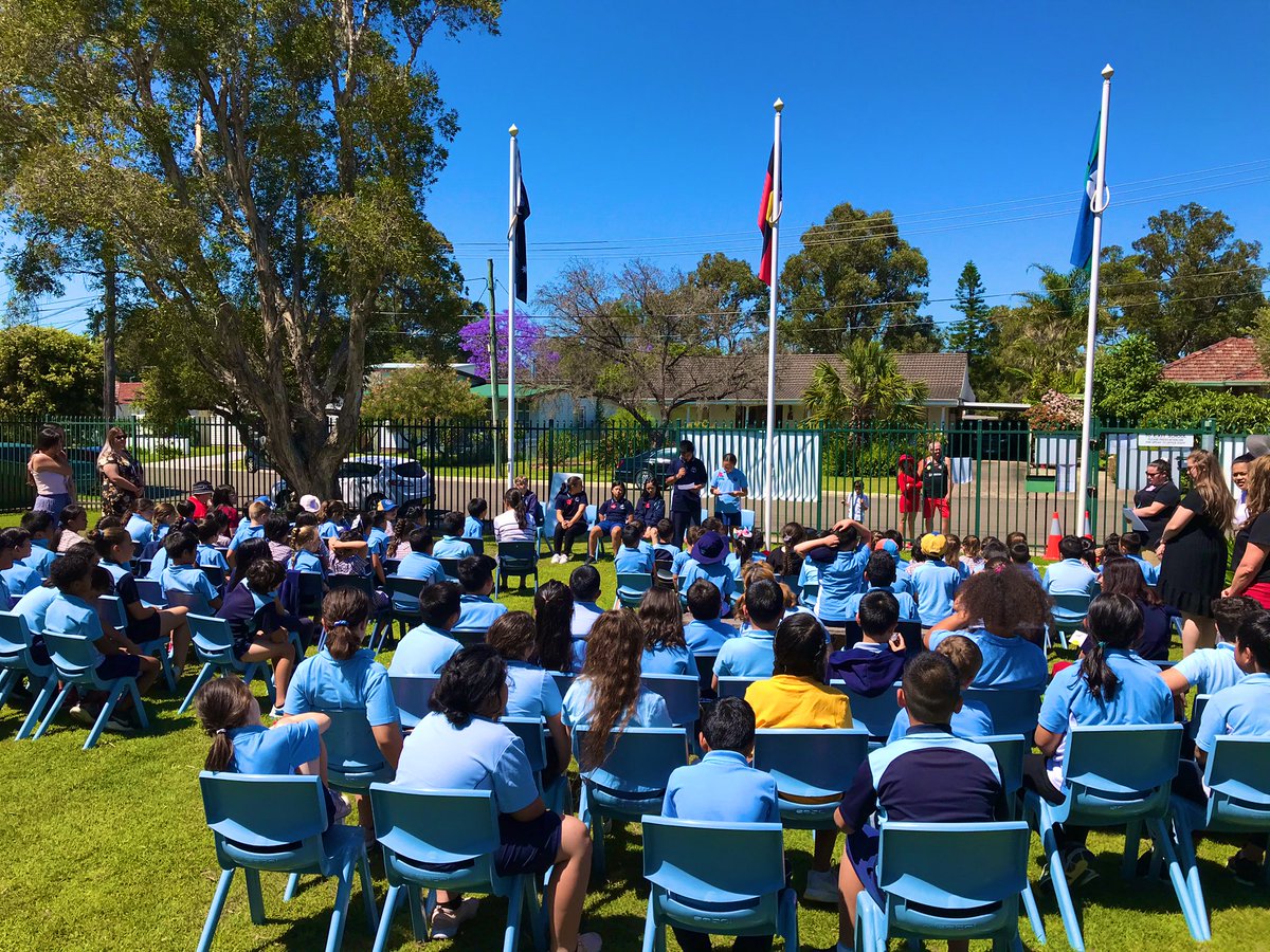 LansvaleEast's tweet photo. Lest we forget. 🌺 #RemembranceDay #RemembranceDay2020 #edutwitter #edchat @NSWEducation https://t.co/y4duDSTa7U