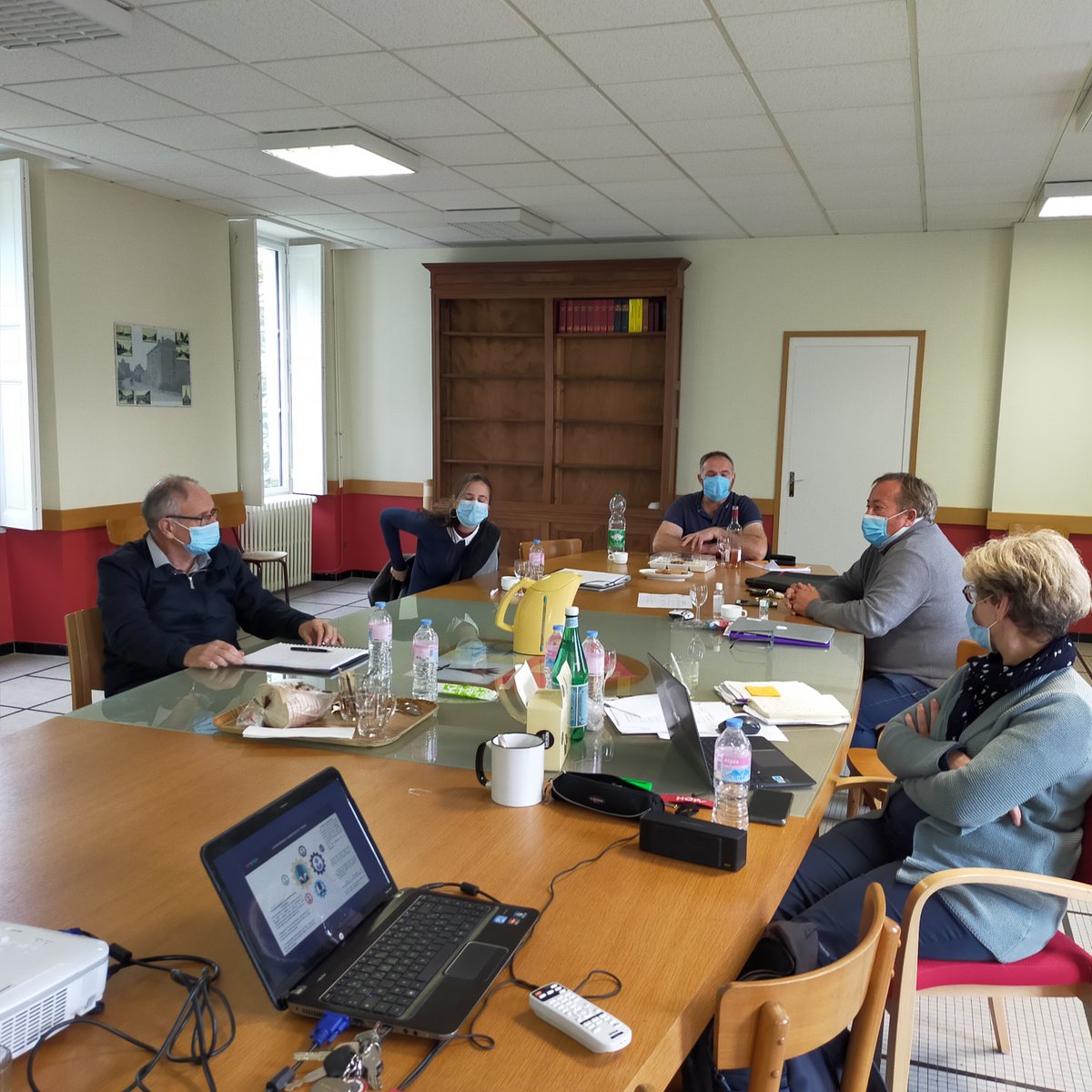 MGuldener's tweet photo. Les élus de la commune de Paulx (Loire Atlantique) étaient en formation « Le rôle et le positionnement de l'élu-e », organisée par @ieppformation  et que j'ai eu le plaisir de préparer et d'animer.
Merci pour votre confiance ! https://t.co/ivPl56PD7O