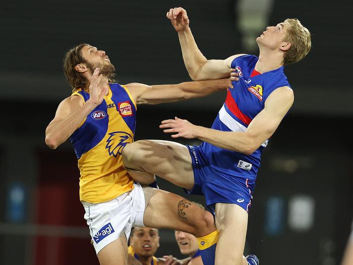 FOXFOOTY's tweet photo. LATE TRADE CONFIRMED

Sydney has landed a much-needed ruckman who joins his fourth club after a pick-laden swap with West Coast.

DETAILS: https://t.co/rvlAtsdeF2 https://t.co/Iq0wHEY72c