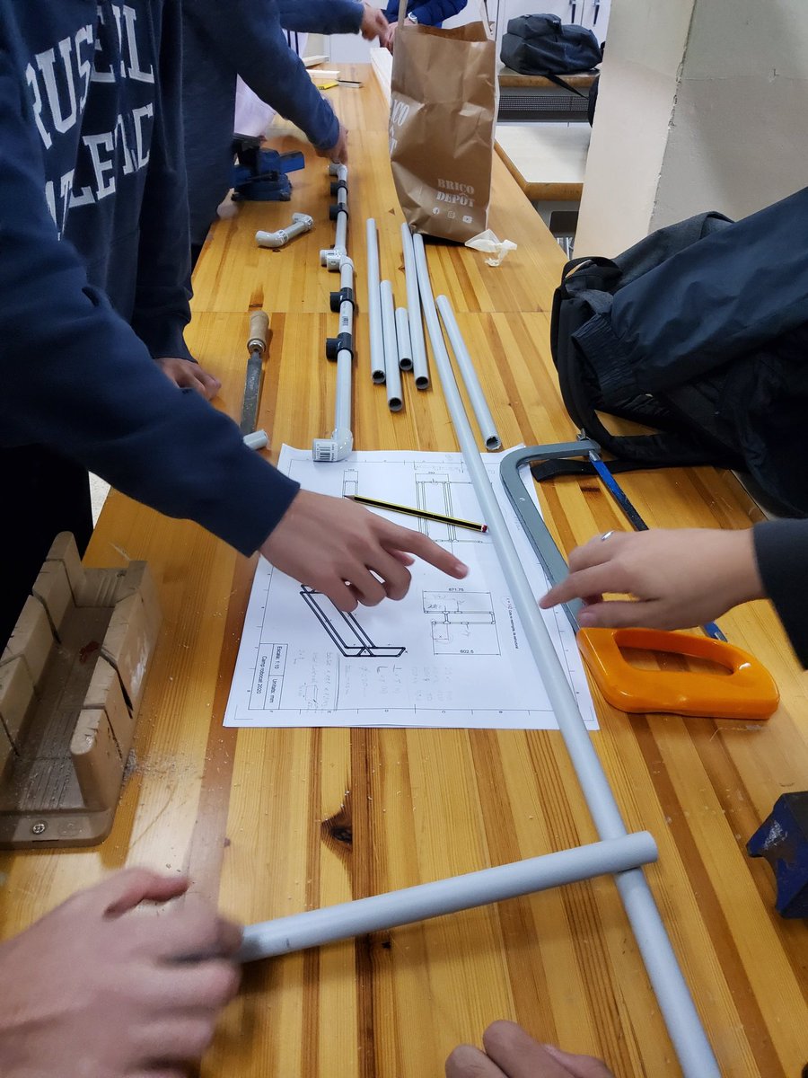 rdanglas's tweet photo. @InsThos estem preparant el tauler de joc per la #RoboCAT21.
#TotsSomThos #StemForts #projectes #Robotica_Thos https://t.co/u2MBX4Sx1w