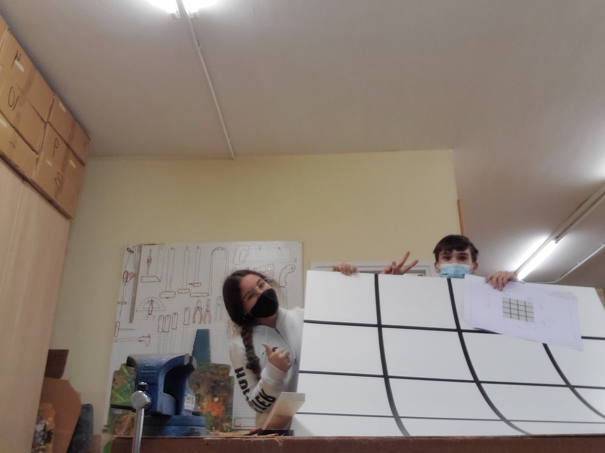 rdanglas's tweet photo. @InsThos estem preparant el tauler de joc per la #RoboCAT21.
#TotsSomThos #StemForts #projectes #Robotica_Thos https://t.co/u2MBX4Sx1w
