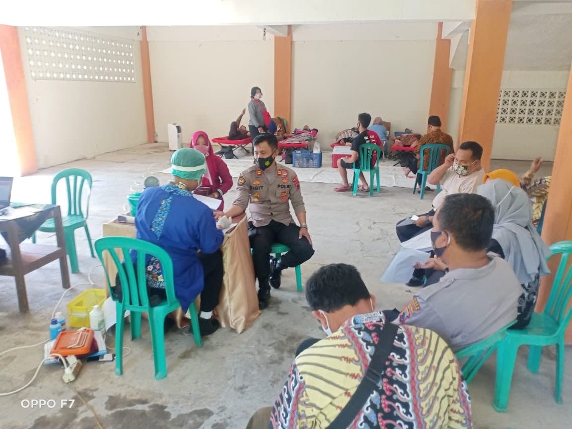 ressragen's tweet photo. Donor Darah tersebut merupakan Program Rutin yang dilaksanakan oleh Pemerintah Kec. Mondokan. Diikuti pula oleh Sejumlah Personil Polsek Mondokan Polres Sragen https://t.co/iYwcVqbKxj