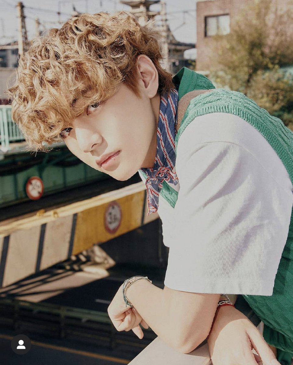 rjll_3095's tweet image. Woke up to this beautiful dream 🥰 #KimTaehyung #VforVisual #BEisComing #100MostHandsomeMen2020 @BTS_twt 💜