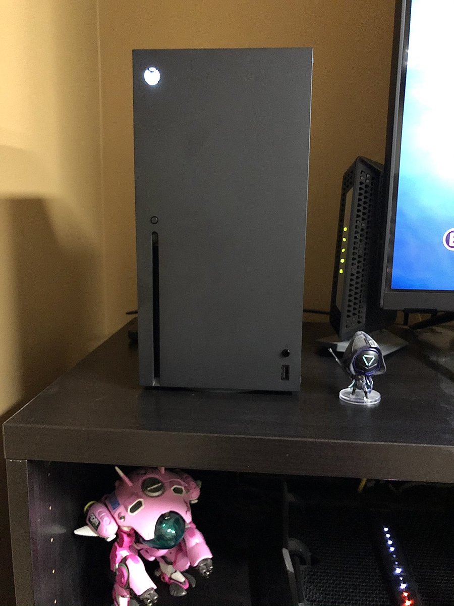 So, any of ya’ll get this new fancy mini fridge? 😉😉 #XboxSeriesX  🎮