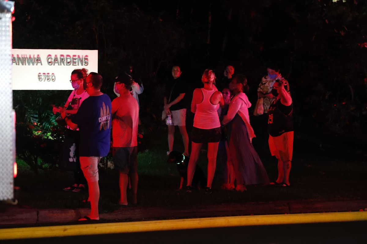 StarAdvertiser's tweet photo. Hawaii Kai condo fire displaces residents 
https://t.co/qb9iL5mcGM https://t.co/jFHR1vNA3i