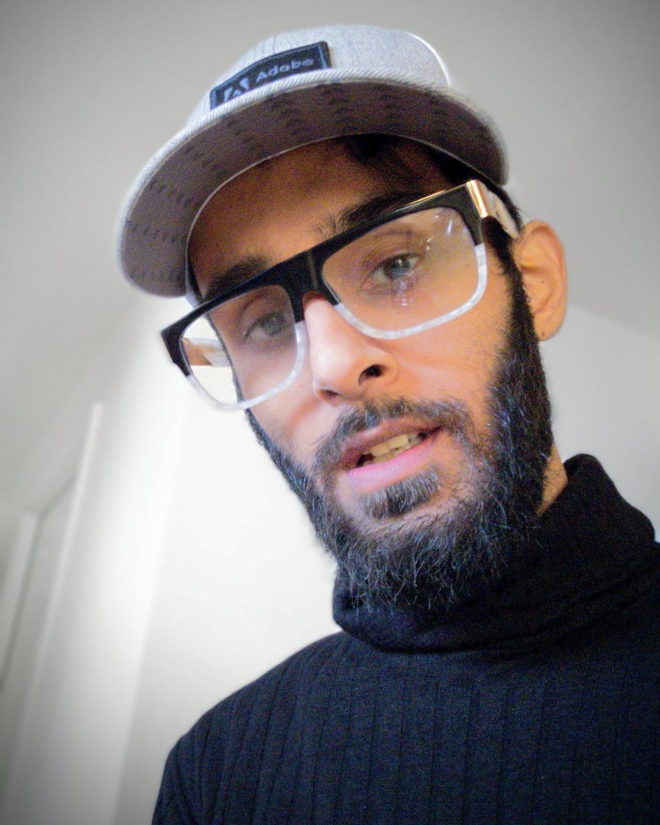 createdbyaffans's tweet photo. I was showing my mom how I could take a picture with me phone using the button in my hand that I got from @adobe #adobemax I don't normally take selfies on my phone but I think I should more often!
#selfiebutton #selfie #shotonpixel #pixel3xl #adobe #creativityforall https://t.co/x7OJd6GYEx