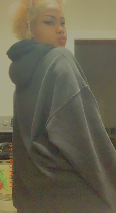 Cutie butt https://t.co/C8KL4XMiT3