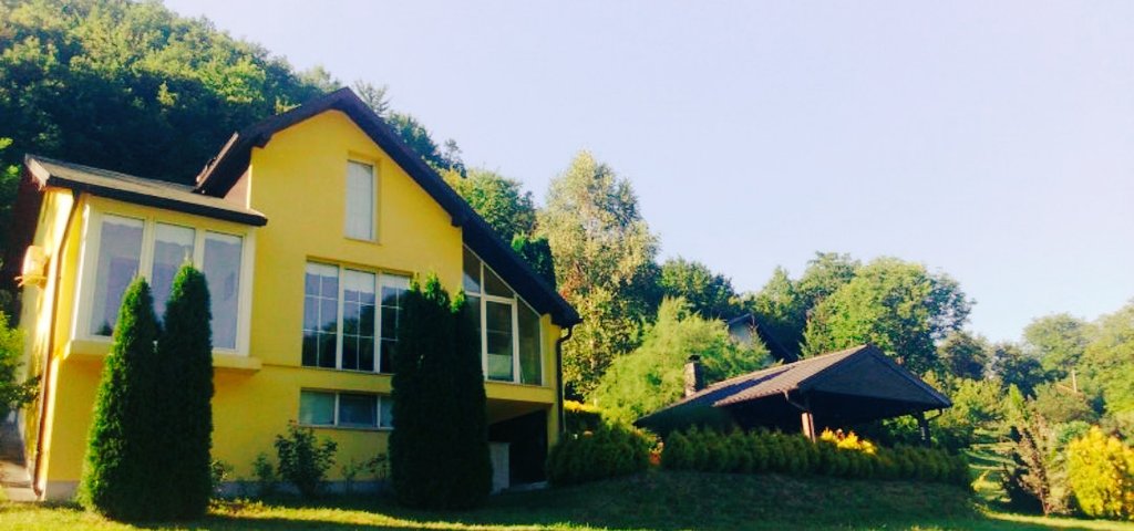 AqarBosnia's tweet photo. رقم ٢٨٠ : الارض مع المزل للبيع في برزا
- ٣.٣٠٠ متر مربع الأرض 
- ١٤٠ البيت متر مربع ( حمام، صالون مع مطبخ و غرفة العشاء، غرفتين، الطابق السفلي المطبخ الصيفي و مرحاض احتياطي
-مسجد ٤٠٠ متر و سبوملركت ١ كيلومتار
سعر جيد جدا
للحجز تواصل واتس اب: ٠٠٣٨٧٦٥٦٠٠٠١٠
#البوسنه #البوسنة #عقار https://t.co/UmljBRqwqc