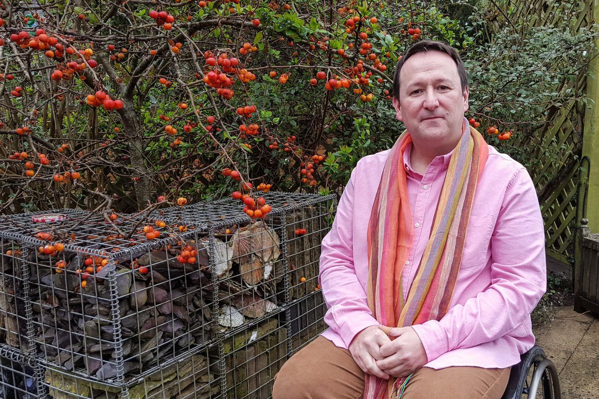 thrivecharity's tweet photo. Garden designer and TV presenter @MarkLaneTV is designing a therapy garden for Derriford Hospital in Plymouth to help the recovery of intensive care patients. 

Read more: https://t.co/5yKLzj7zWS https://t.co/MWassahaSW