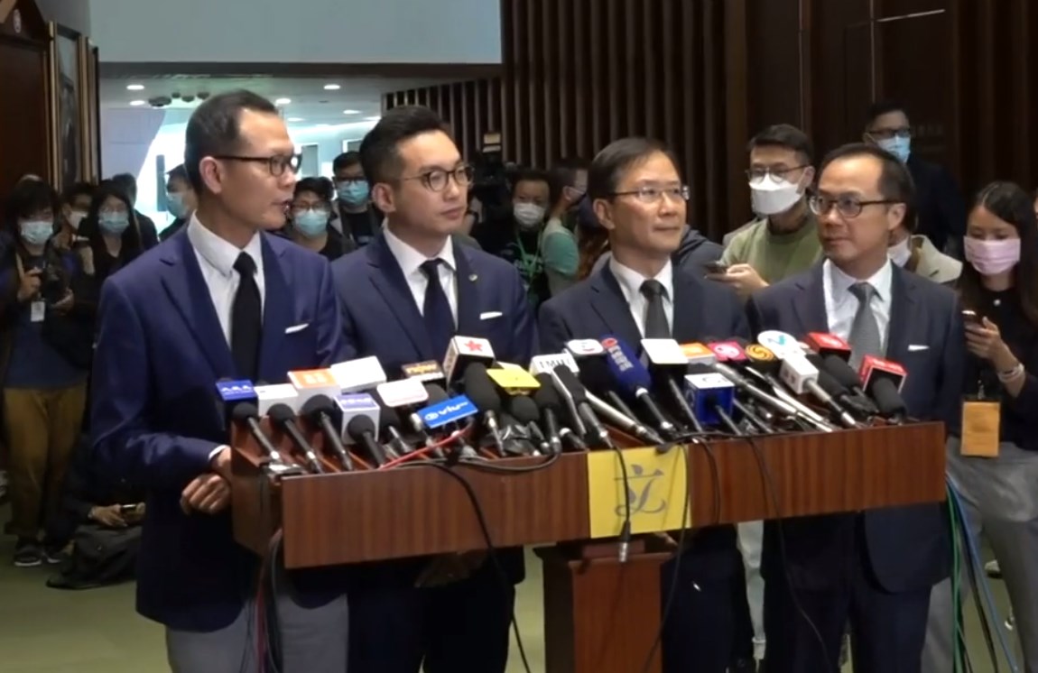 Which brings us to today. The 4 DQ-ed democrats are sitting lawmakers whose terms were extended by the NPCSC in August, due to the election delay.Even if we accept the fact that they were barred from re-election, that should only affect the NEXT LegCo term. (4/6)