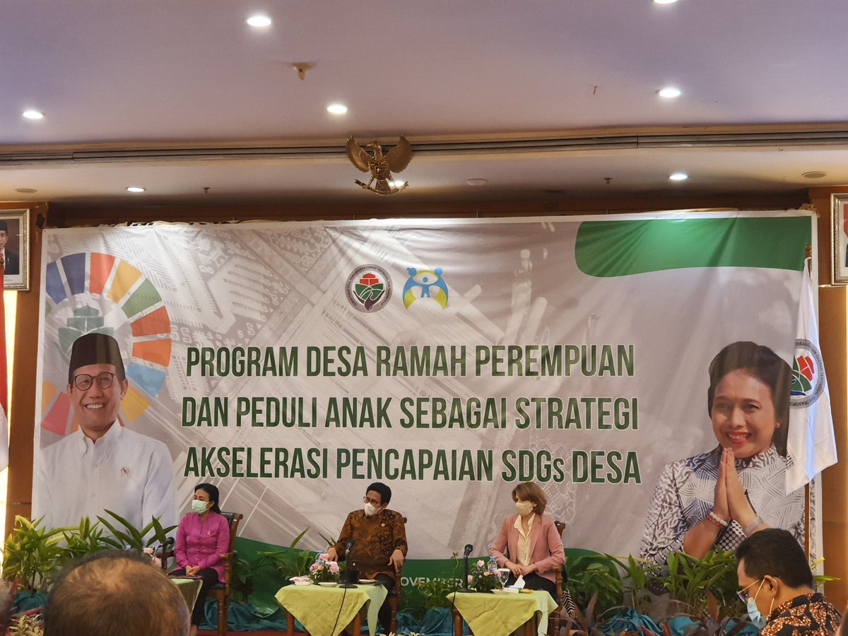 arianaAraz's tweet photo. Perempuan harus mempunyai peran yang besar dalam perencanaan pembangunan desa.
#DesaRamahPerempuan

@jokowi 
@halimiskandarnu 
@malik_haramain
@imansyukri
@taufikmadjid71
@fachrilabalado 
@azzameldzikrie 
@tppkemendes 
@KemenDesa
@SukoyoKasekpro https://t.co/L5NvHhDCcQ