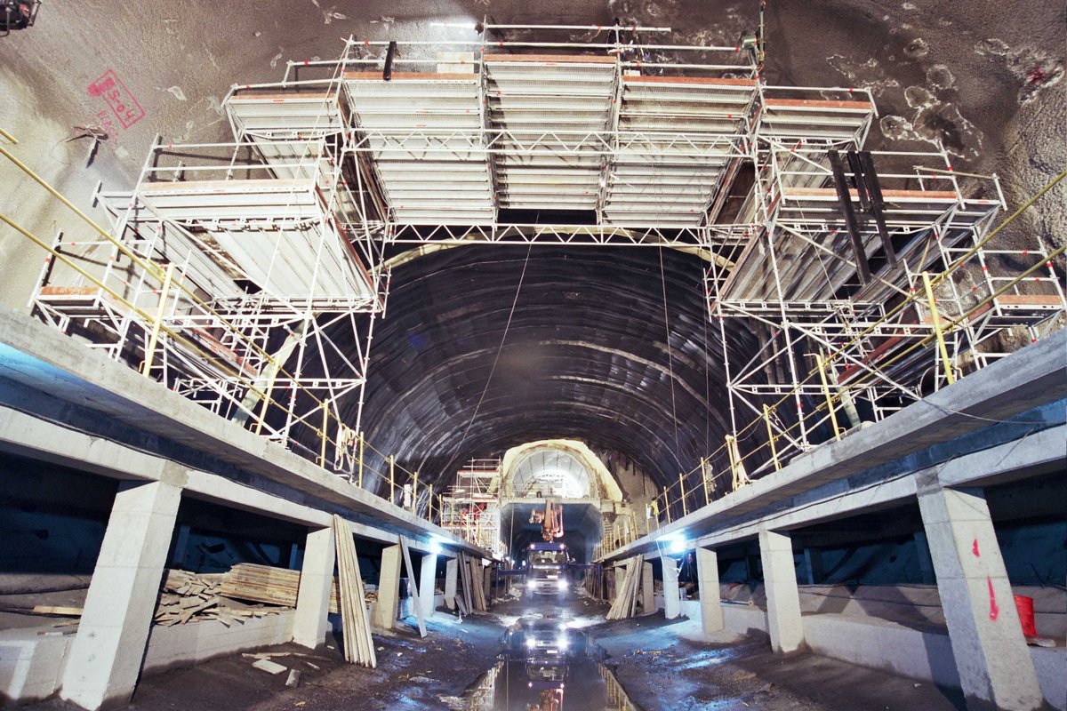 ETS_RFV's tweet photo. Zorionak @metrobilbao zure lehenengo 2⃣5⃣ urteengatik. 
Zorionak Imebisa, ametsa errealitate 🚇bihurtzeagatik. Zorionak posible egin zuten guztiei ❤️❤️❤️ https://t.co/OAhihlNKab