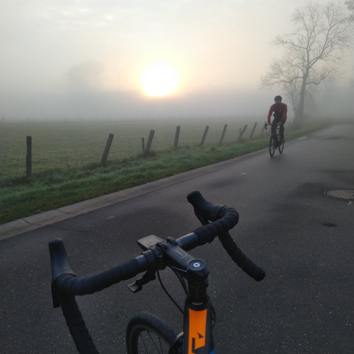 Tomas_ev's tweet image. En route 🚴‍♂️ #soloriding #rideday