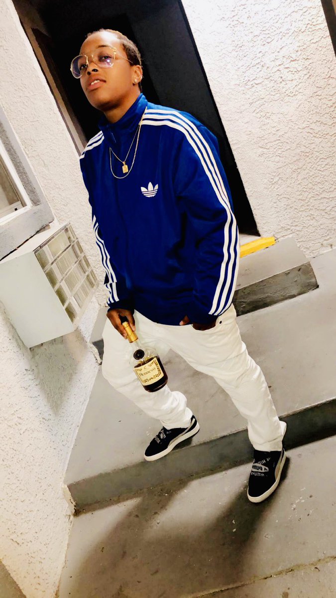 RealShawtyBre's tweet photo. #Vybin #hennessy sippin as always #shawtybre #LasVegas https://t.co/gtJs7GdEgu