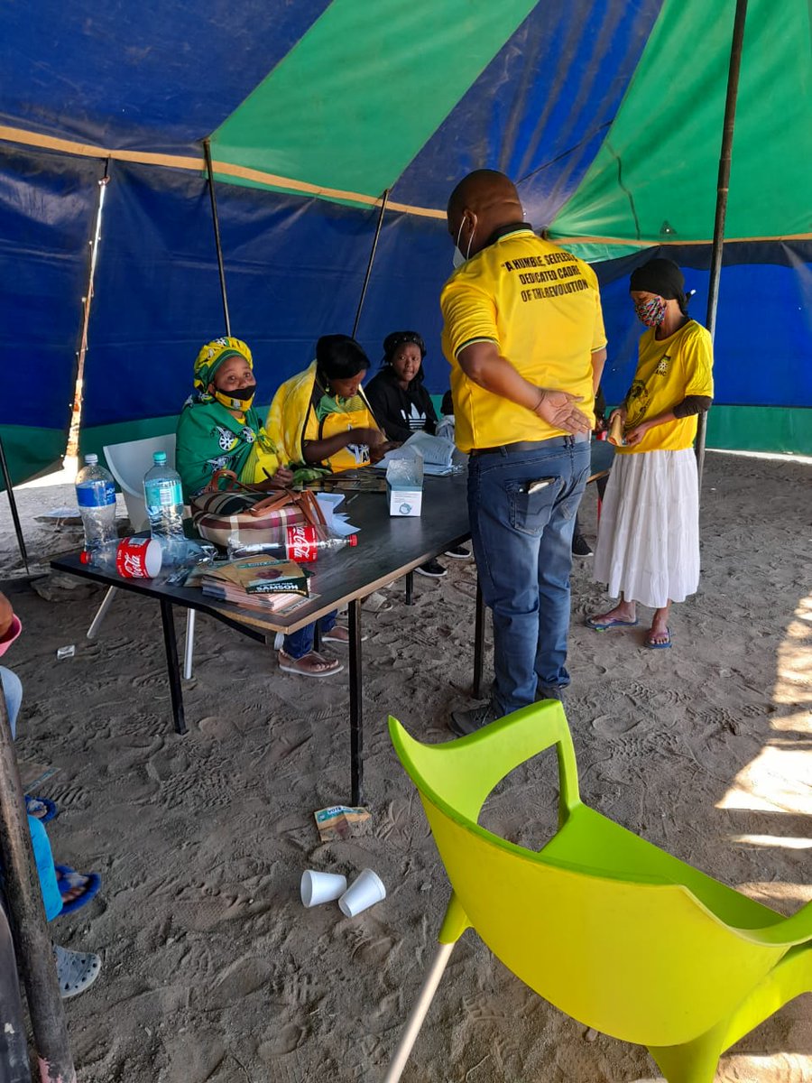 AncNcape's tweet photo. ANC Provincial Secretary Comrade @NgxangaDeshi checking on stalls in Philipstown and encouraging volunteers to observe Covid-19 alert level 1 regulations, as they assit community members to check their names on the voters roll.
#VoteANC
#DoNotForgetYourMask
π€ππ https://t.co/o40saWxYBF