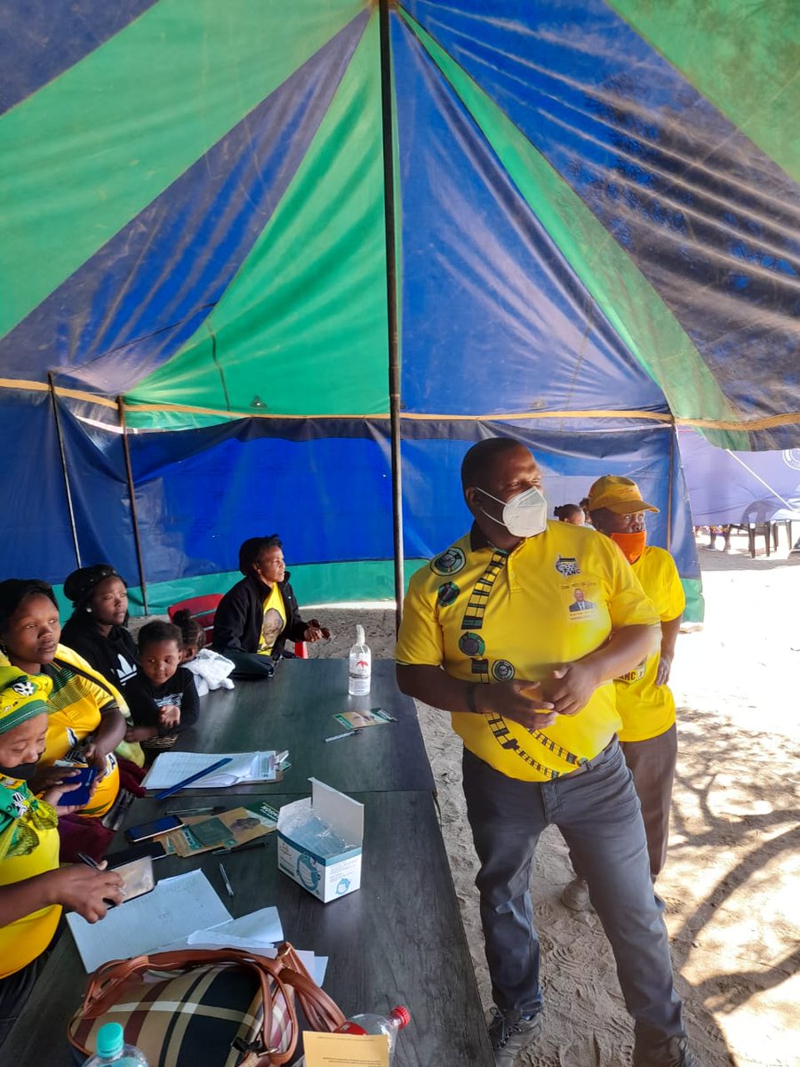 AncNcape's tweet photo. ANC Provincial Secretary Comrade @NgxangaDeshi checking on stalls in Philipstown and encouraging volunteers to observe Covid-19 alert level 1 regulations, as they assit community members to check their names on the voters roll.
#VoteANC
#DoNotForgetYourMask
π€ππ https://t.co/o40saWxYBF