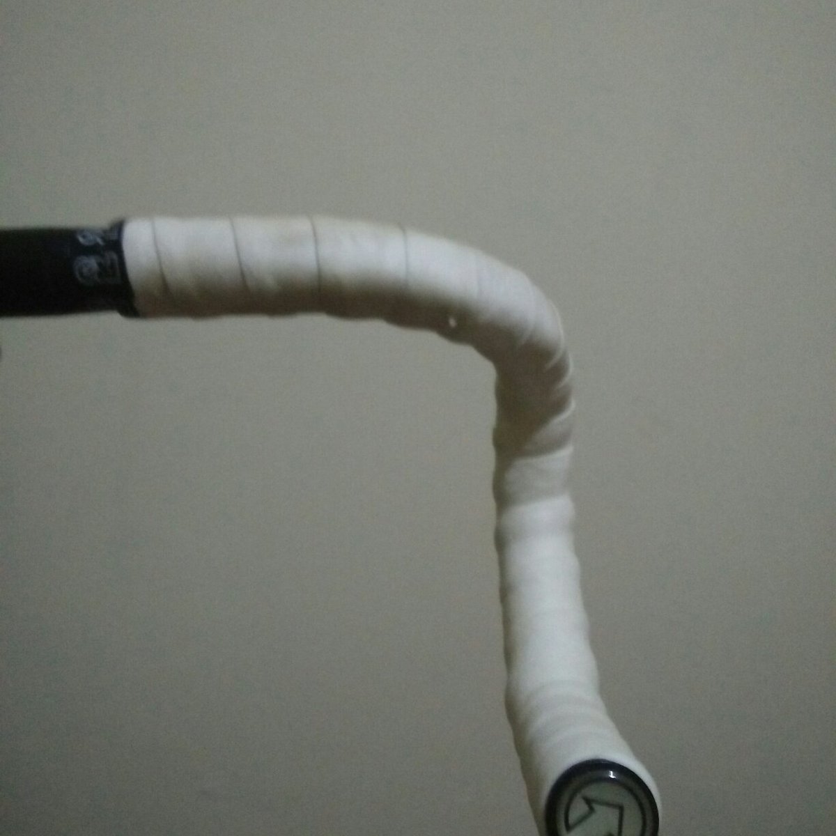 Juan_fixedgear's tweet photo. WTS dropbar deda nera 420mm (anatomic) + bartape pro gel (motif bunga), mulus no cacat. For more info langsung tanyain aja, atau dm ig @oligardan #fnfjb #fbjb #rbjb https://t.co/e4za4kWNPQ