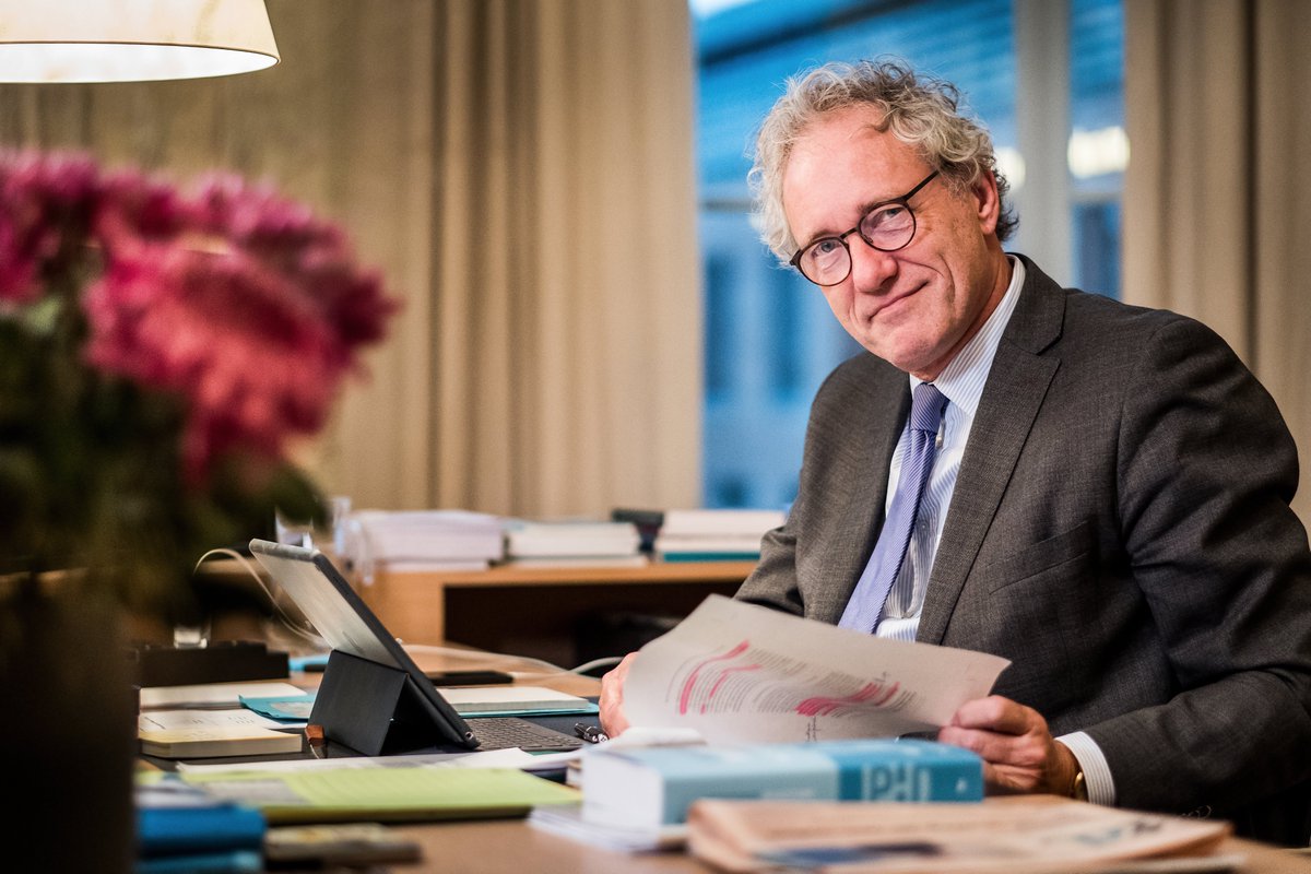 RaadvanState's tweet photo. Woensdag 18 november houdt vice-president Thom de Graaf de jaarlijkse Kees Lunshoflezing met als titel: 'Evenwicht en tegenwicht. Adviseurs en controleurs in de democratische rechtsstaat'. De lezing is via een livestream op de website van Nieuwspoort te volgen. 👇 https://t.co/JMCtR4jZM0