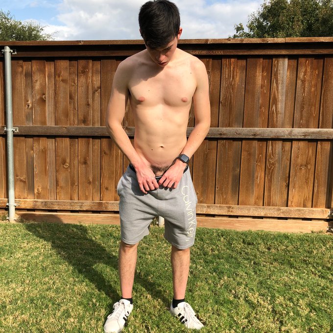 Seeing what direction the wind is blowing https://t.co/iT04Q4pTb1