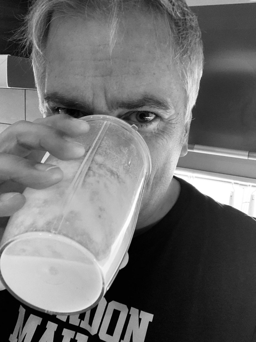 McBurn's tweet photo. Nein, der Tag ist heute nicht s/w oder grau ๐ #lookingevil #shake #fuckinggoodmusic #whatawonderfulday #thegreatsatchmo https://t.co/kBB4zWbwjL