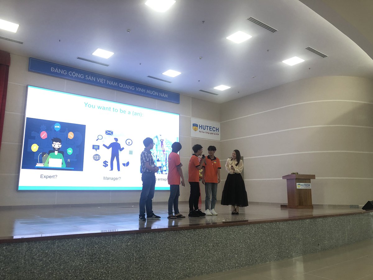Sharework2's tweet image. Quyen Nguyen CEO of #Sharework in IT JOB event at Hutech university