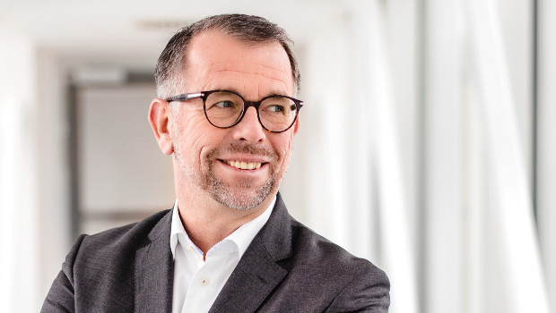 packREPORT_de's tweet photo. „Es war absolut richtig, die #interpack 2020 auszusetzen“
Christian #Traumann, geschäftsführender Direktor von #Multivac und amtierender interpack-Präsident, im Interview. #verpackung #verpackungen @interpack2021 @MD_GmbH @MULTIVACGroup https://t.co/MjeSLxKs3Y https://t.co/VzLILbiHVC