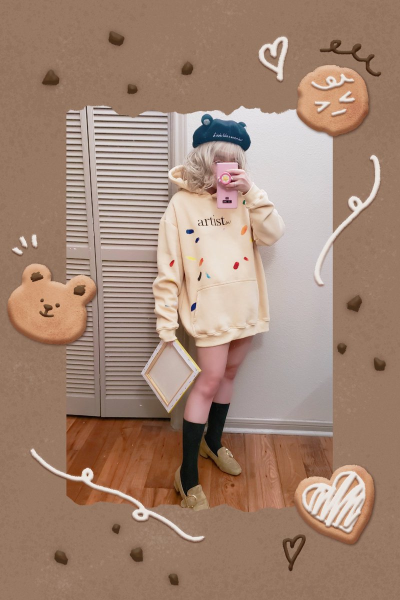 kleeraaaa's tweet photo. I just feel like coordinating this Taehyung vibe stuffs that i previously bought~ Also excited to wear when it gets colder here 😂🤦‍♀️ why is it suddenly hot again?

Beret frm @SadinYellowShop 
Sweater frm @curiousaboutuco 
Socks frm Aliexpress https://t.co/JtGe3B5g1P
